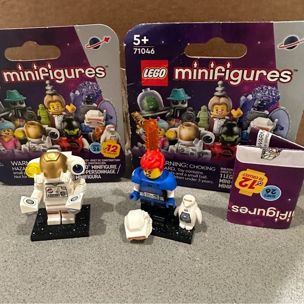 LEGO Series 26 Space Minifigures Astronaut & M-Tron Powerlifter 71046 w Box